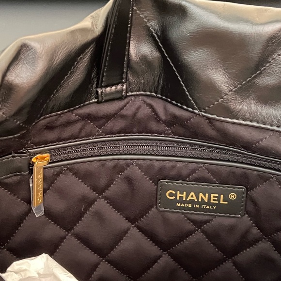 CHANEL 22B 22 Backpack Black Gold Hardware PRISTINE Full Set - Picture 9 of 15